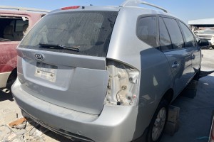 سيارة كيا كارينز 2012