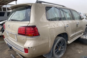 سيارة لكزس LX 2012