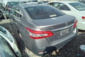 سيارة نيسان سنترا 2015