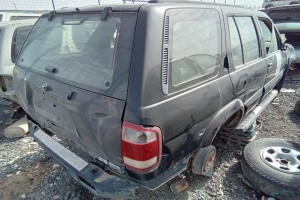 سيارة نيسان باثفندر 2005