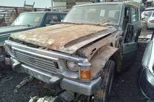 سيارة نيسان باترول 1988