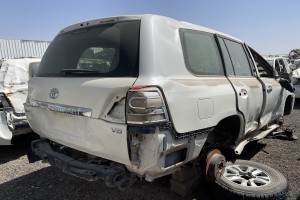 سيارة تويوتا لاندكروز 2008