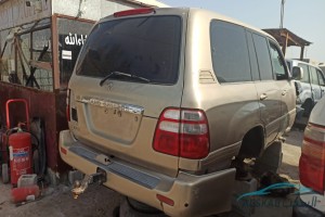 سيارة تويوتا لاندكروز 2004